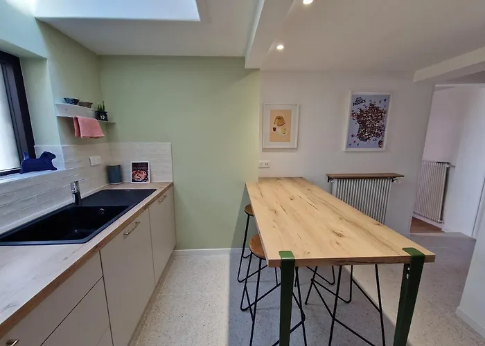 La Petite Porte - Petite Venise - *